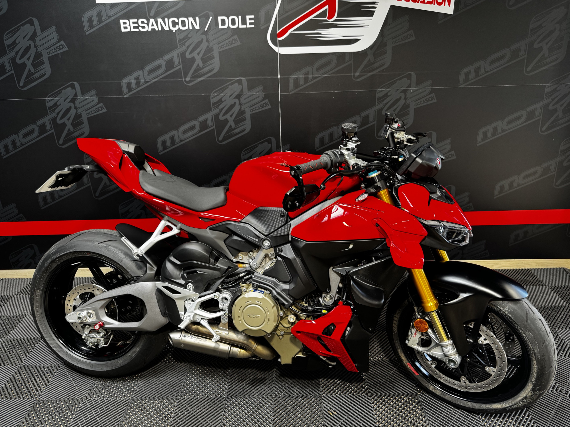 DUCATI STREETFIGHTER V4 S AKRAPOVIC - A PARTIR DE 394€/MOIS – Image 2